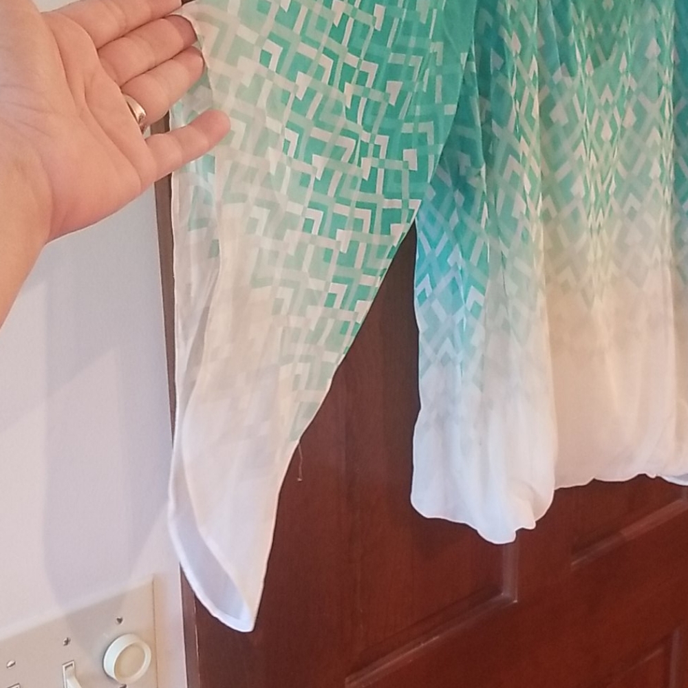 Quintessential flowy top - Picture 5 of 6